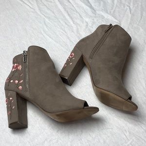 Candie’s taupe open toe bootie